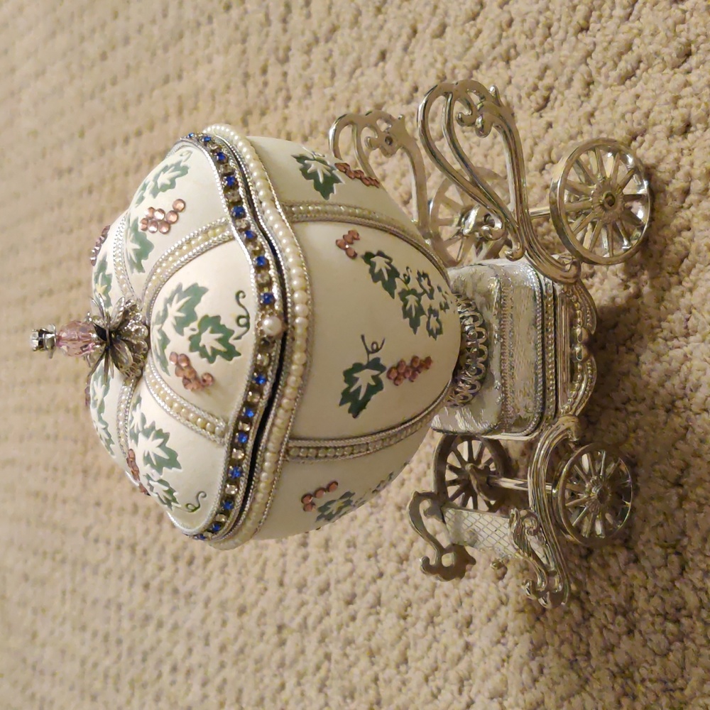 Goose egg music box